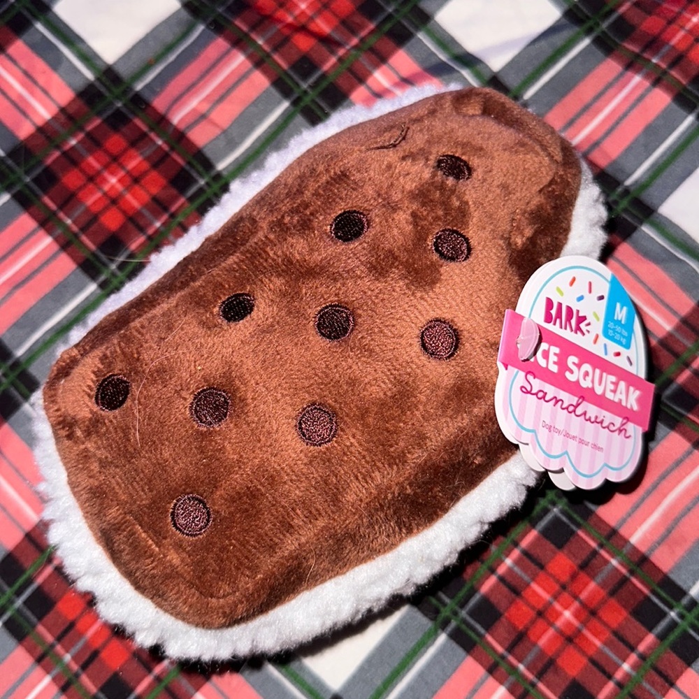 Bark ice cream sandwich M dogs